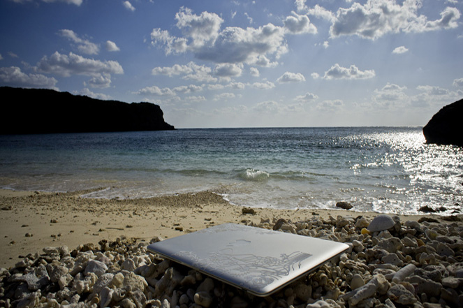 tablet-on-the-beach